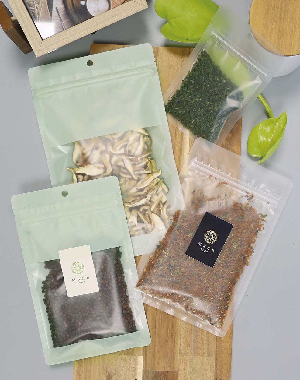 【MRCB】チャック付三方袋マットOP#20//透明蒸着PET12//静防LL#50