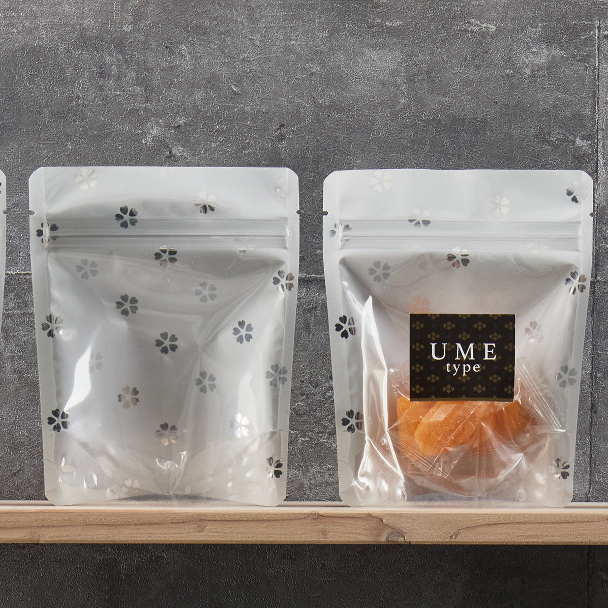 【UME】チャック付スタンドパック袋（表）OP#20//透明蒸着PET#12//CP#50（裏）OP#20//VMPET#12//CP#50